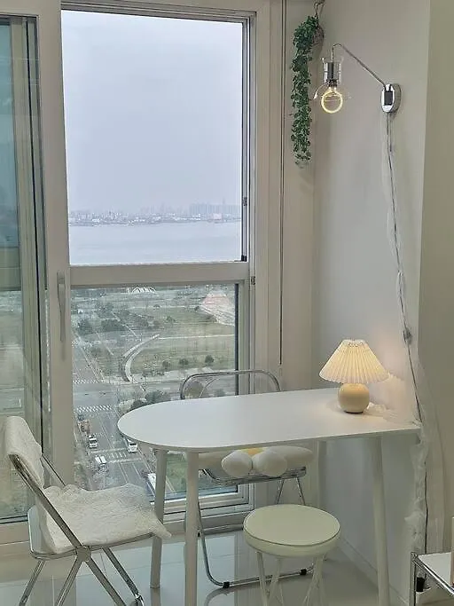Grape #11 고요한 화이트 스카이라운지/퀸+슈퍼싱글/인스파이어20분 Apartment Incheon South Korea